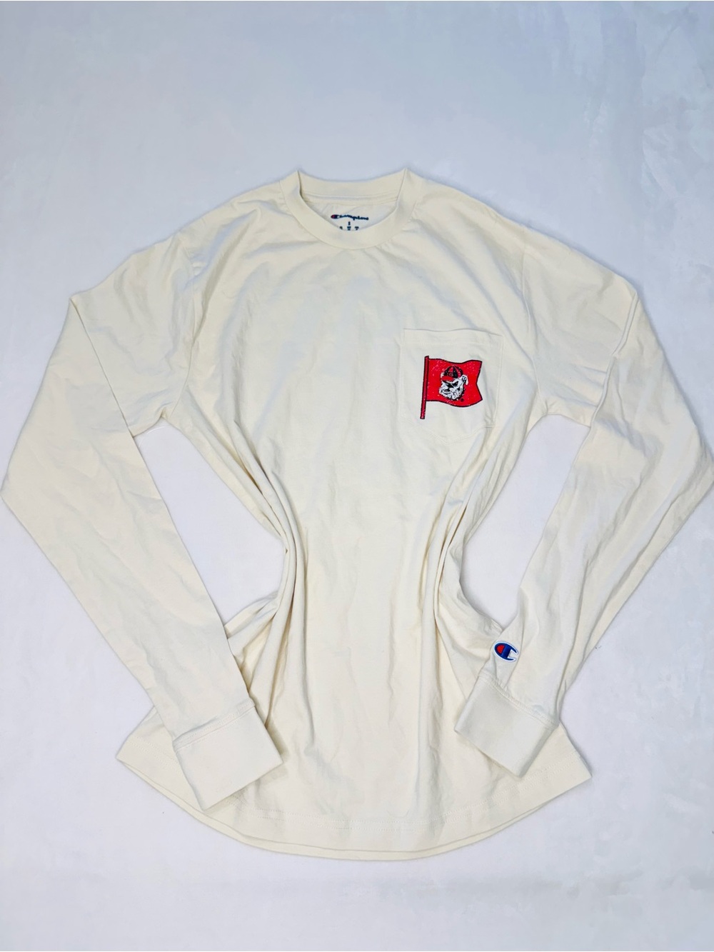 Champion Women’s Cream Long Sleeve Tee with Red Georgia Bulldog Flag